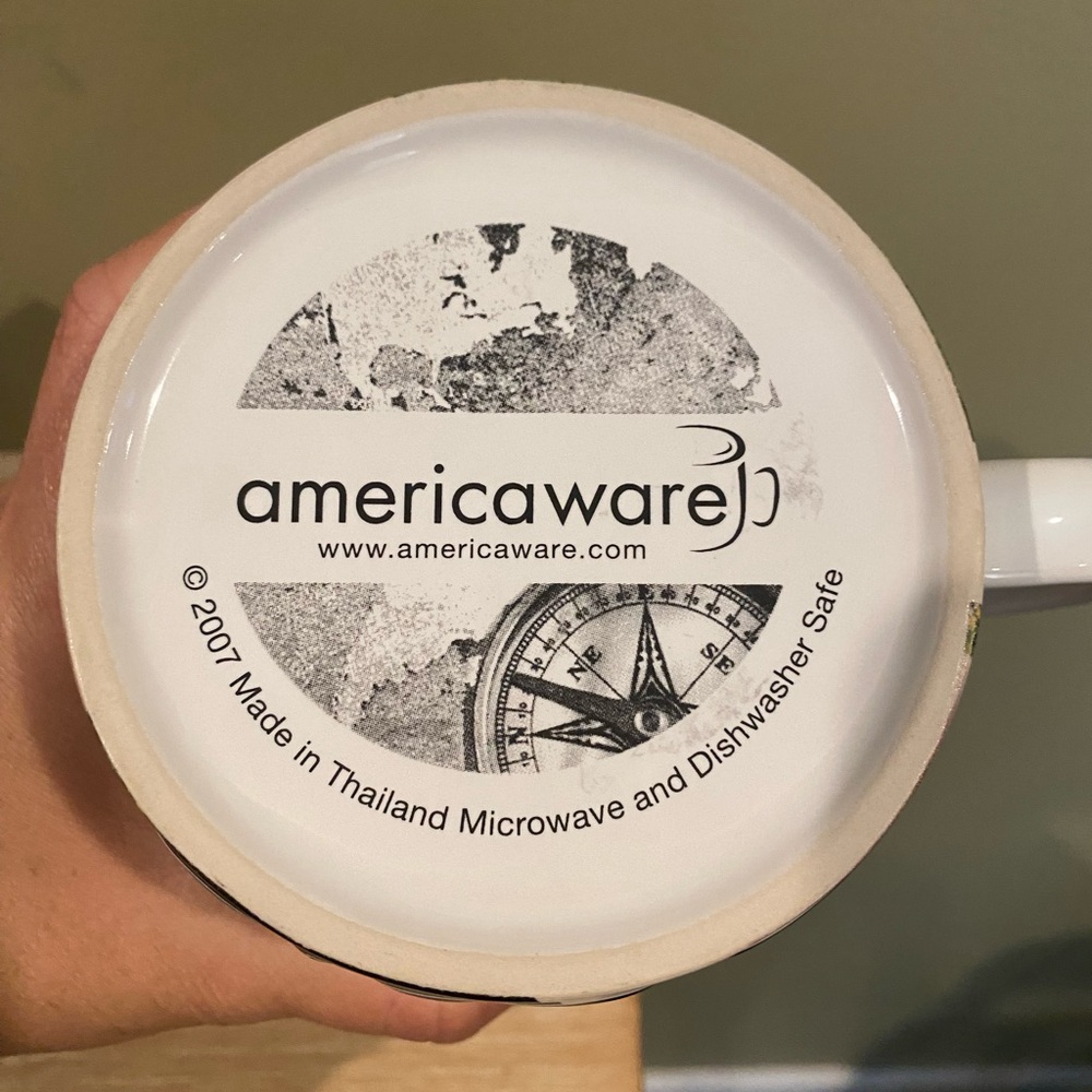 Americaware Labrador Color Relief Mug - Picture 5 of 6